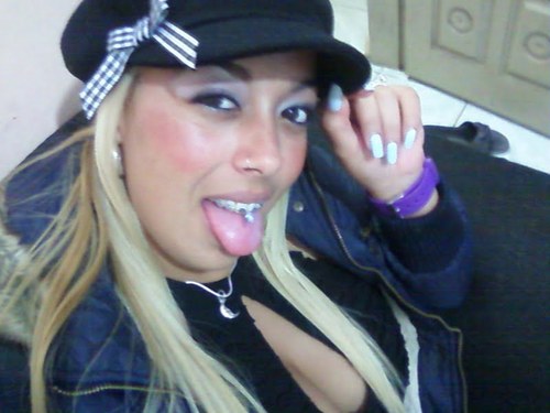 Sou uma mulher q adoraa curti a vida.