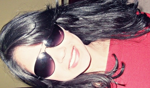 × Aquela meniina qee soonha coom os pées no chãao (?) (: