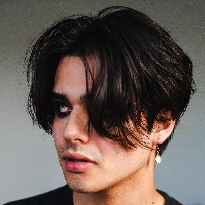 y0gabby's profile picture. 24 • 🇪🇨🇬🇧 • music producer • audio engineer • composer