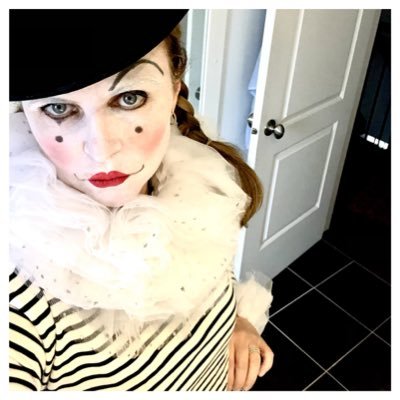 valneufeld's profile picture. Art, illustration, design, upcycling. Finding beauty everywhere. Now creating NFTs