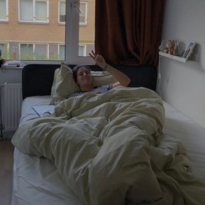 nurinurinurnur's profile picture. head in the clouds but my gravity's centered
