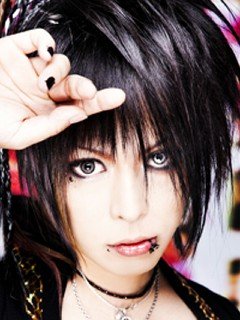 誕生日:11/29 血液型:AB  AUBEギタリスト yu-ichi オフィシャルブログ→http://t.co/U9rdtXan7R