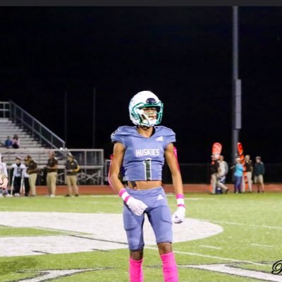 6’1 160lbs CB | number 1 all city DB | 4.5 40 | 100% recruiting process open you can contact me (812)205-4727