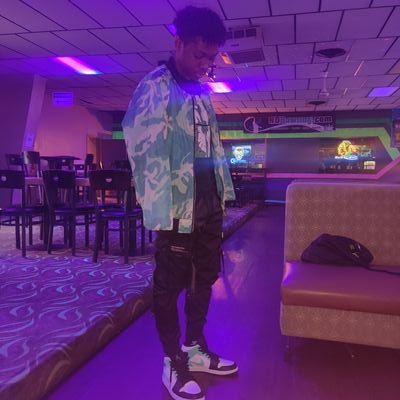 Fries goes with ice cream Gamer/Twitch Streamer@https://m.twitch.tv/midnight_dripp/home@ZeroMercyClan