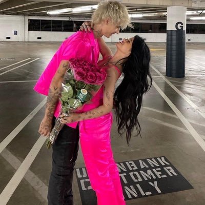 v_hossler's profile picture. new account                                        🇧🇷💕                                                    save the date 25/03/21
