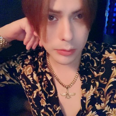 地元を出て歌舞伎町7年、横浜7年、気付いたら10年以上ホスト人生酒飲み三昧🍾 血統は雑種の多国籍ホスト🕺 美食、映画、シーシャ、ジャニーズetc…✨ 基本的に思ったことやホストの今昔を呟いてます♪