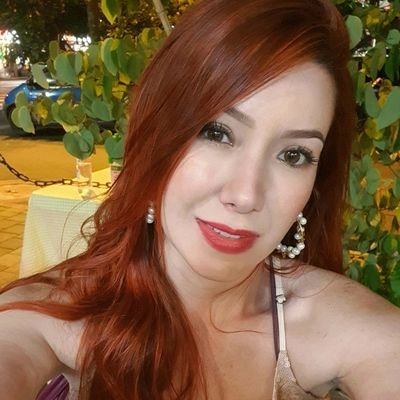 Abogada Comercial, U del Rosario, UPB, Magister en Gerencia integral por procesos.