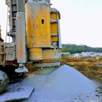chuyên về sử lý nền móng. khoan đá. khoan đất v.v…