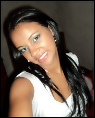 Ahh ' tenho 15 anos , sou santista , comprometida , extrovertida , brincalhona e muito feliz , por tudo que Deus tens feito na minha vida ç2