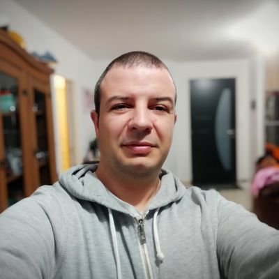 Eternel apprenti développeur.
J'aime jouer avec du code.
App web/mobile/desktop en javascript avec react, react-native et electronjs.
Rêve d'en faire son métier