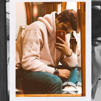 Alahitler's profile picture. Então partimos as garrafas , queimamos as mortalhas
Brincamos a ser gangsters , com revólver e navalhas             ( 21-01-18🌟)