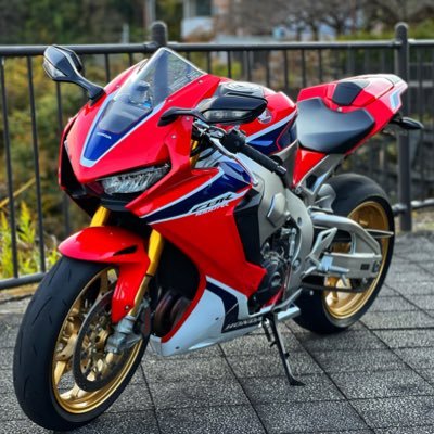 age20(CBR1000rr) would like to exchange opinions with foreigners, such as talking about motorcycles. バイク、車、好きの方気軽にフォローしてください！