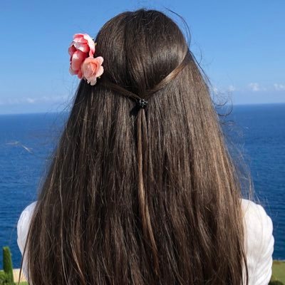 C. 🌹Alias Mystery Girl... 😎 2.0 From 🇮🇩 Now in 🇫🇷 Entrepreneur 📱 Pretty Techy Photography 📷 #Photography #Poetry #Politic techy.yt@outlook.fr 📩