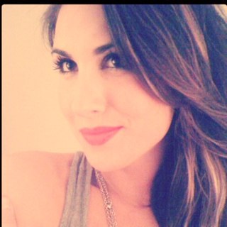 annelisenutt's profile picture. spiritual. independent. Makeup artist. politically incorrect. foodie. friend lover. community supporter. easygoing. design enthusiast.