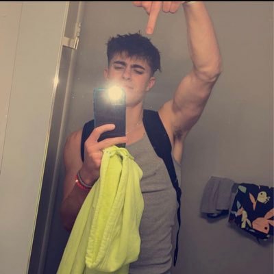 CashAlphaAaron's profile picture. New Cashmaster on the scene. Here to fuck up your mind and drain your wallet. 20yo | 6’3 | Size 11 🦶