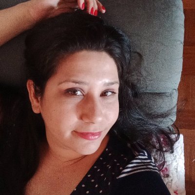 Mi nombre significa que no soy culpable. Escribo historias. Letras, Universidad Nacional de Asunción. Comunicadora institucional y profe de ELE.