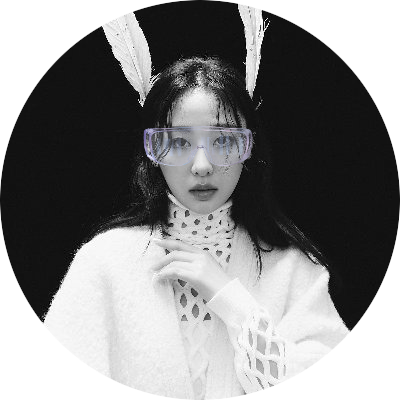 onftheworld's profile picture. she/her. 24.