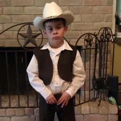 HUMBL_E's profile picture. 18 year old Twitch Affiliate! Just teaching people what it means to be HUMBL_E!