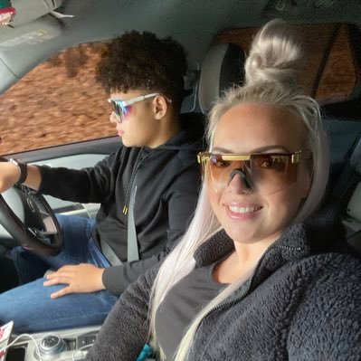 EsDot87's profile picture. Mom.HairStylist.SalonOwner.