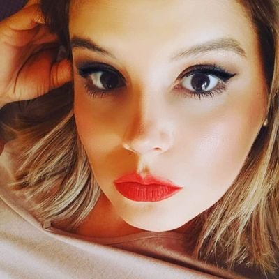 La muerte esta segura de su victoria, por eso nos da una vida de ventaja.
Orgullosa jiennense.
Con Jota de Jaén.