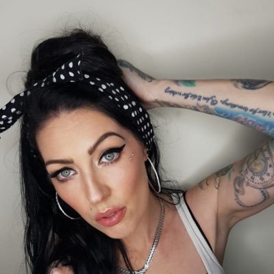 To inspire is to be inspired♈️
my chronic illness doesn't define me, make-up artist/pubished alternative model/body piercer.
Email
@Emmalouisep83.ep@gmail.com