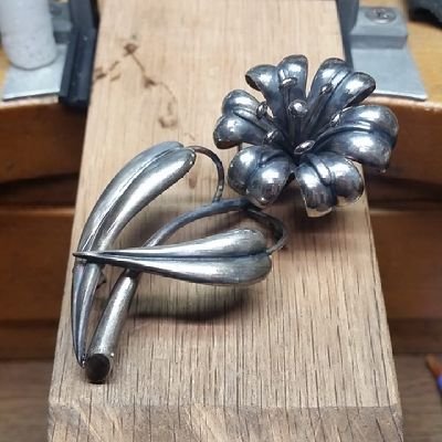 ジュエリー職人(貴金属装身具製作技能士1級)
工具好き
特にコンセプト決めてないので適当に思いつくままアップします。ジュエリーの事や工具の事
