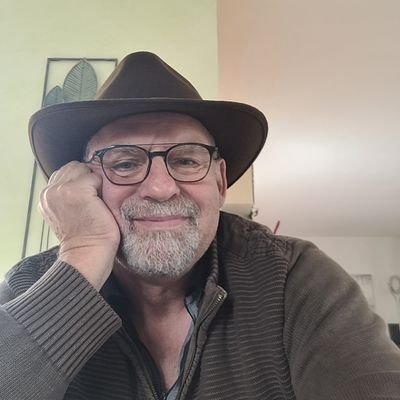 Adhérent Renaissance, soutiens inconditionnel de notre président ⛔️ LFI, RN, extrêmes de tout bords .
Retraité