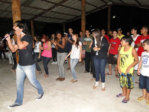 Sou adorador do Senhorrr
Amo cantar louvores ao meu Senhor Jesus