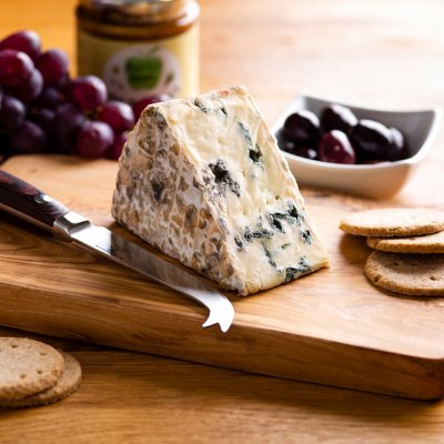 Hartington Creamery, Derbyshire Dales, the smallest artisan Stilton makers, Dovedale Blue & many other handmade unique cheeses https://t.co/FfUy6P1BHe