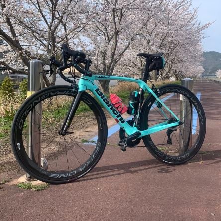 🚴走行2024→864㎞2023→5010㎞2022→5049㎞ロードバイク歴6年、アワイチ、マメイチ×2、大山、小豆島寒霞渓西ﾙｰﾄ、しまなみ海道往復×5、片鉄ﾛﾏﾝ街道、笠菅峠、しおまち海道、やまなみ街道(ｴﾓﾝﾀﾞ、ﾌﾟﾘﾝｽ、tcr、rp8、surge、ﾄﾞﾏｰﾈ) 🏂スノボ歴26年🎵B'z