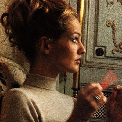 Bloquée par ce con de Michel Mompontet et cette pouf’ d’Aurore Bergé.
