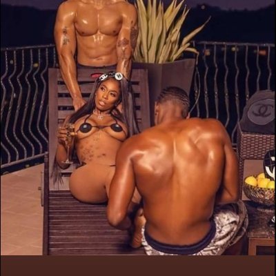 A Safe, Sex Positive Space For Us Queens👑 That Unapologetically Embrace Being Sexually Catered To By 2 Men
Size Queen, The Thicker The Better 😌