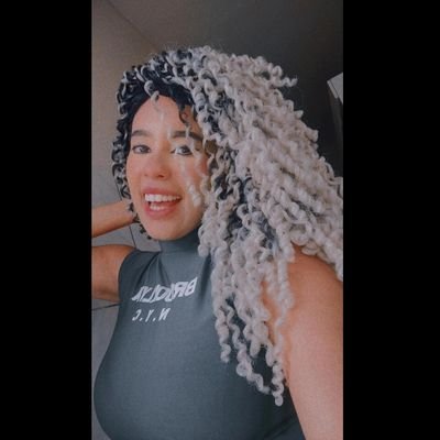 'Às vezes tão menina. Às vezes tão mulher.' -  Leonina , evangelica ♡