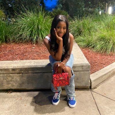 luvash02's profile picture. 22♏️ |college girl| tally 📍