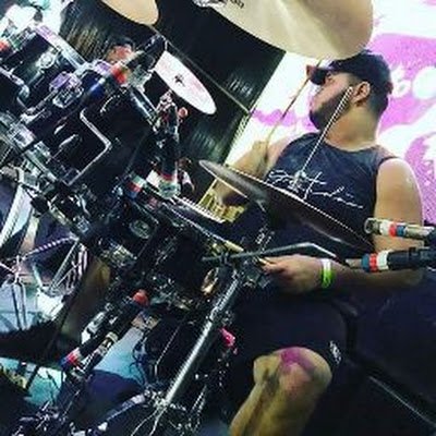 Músico Multiinstrumentista de Recife PE😉
Baterista - Percussionista - Tubista
(Gravações, Ensaios, Lives, Shows)
Canal no YouTube: Canal do Big Léo