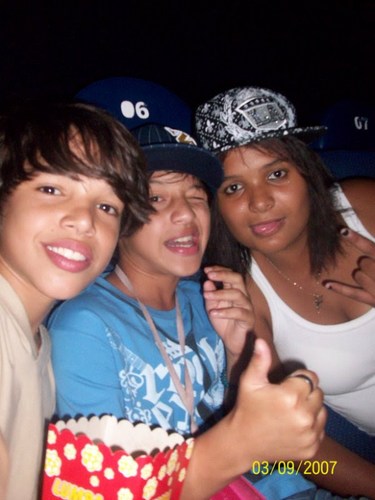Agatha...pro amigos gati...16 anos
rockeira♥
Pra uns a estranha!pra outros a sem noção,doida ou maluca!!!mas nunca deixo de ser eoo♥