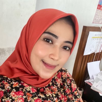 The couple love and share the Happiness Mrs.Adhi Yusran Ibrahim 💍