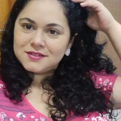 Profesora de Español. Feminista.
Fã da diva Shakira.
🌸
🌸
Si me quedas tú, me queda la vida. Shak
🌸
🌸
Sigo todos que me seguem #SDV