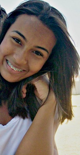 sorria ..embora seu coração esteja doendo. Sorria, mesmo que ele esteja partido.