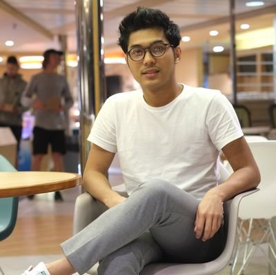 an introvert and stoic | give me a woman who loves football, and i will be happy for a lifetime. snapchat : hv_lv | ig : nerhanif
