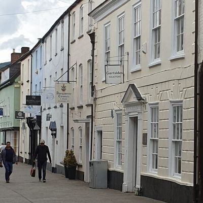 An independent street in Abergavenny with shops, cafes, eating places, pubs, well-being, creatives, local services and more 🛍🍲☕🍷🏴󠁧󠁢󠁷󠁬󠁳󠁿