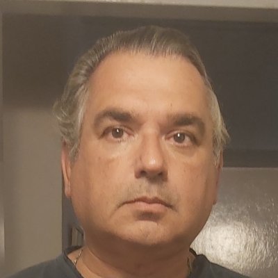 Galopando por la vida, sin alambrados que me atajen, quiero llegar al fin de mis días montando una potra salvaje.