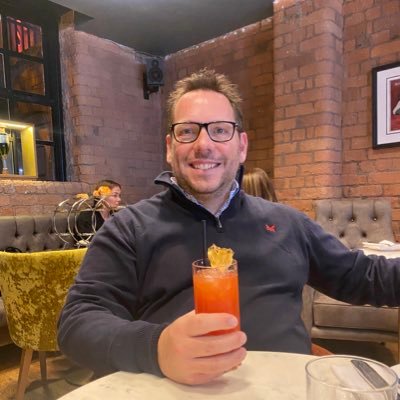 Husband, Dad, miniature sausage dog owner, long suffering Tottenham Hotspur fan and finally laparoscopic and robotic colorectal surgeon.