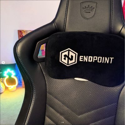 For sneak peaks of my work, please visit: https://t.co/t1GoE9SpQf and ask her to stand up when she's live! Business email: ChairlieTheChair@gmail.com!