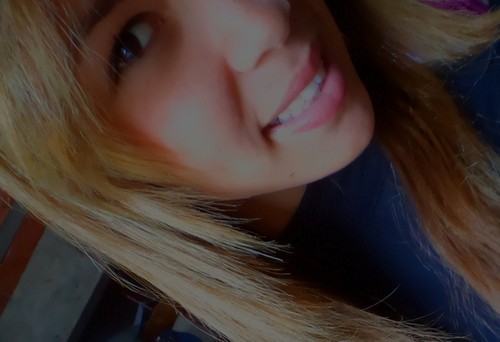 me limito me descrever coom palavras.. deixo que vooc' me defina com suas proprias conclusoes