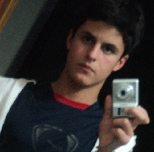 16 anos, Mineiro, Libriano, Cruzeirense, DEUS, Feliz, Música, Sincero, quer me conhecer follow-me ? ah e não clique em unfollow, pois é virús ;] !