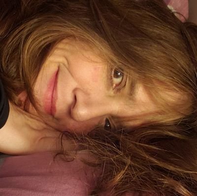 CarmenRZapata1's profile picture. El agua de la lluvia oxida el sol de mi país.
Médica Psiquiatra amante de las Mopas. Rara vez publique algo propio. Anti K full time.