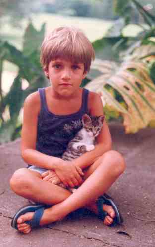 AndrsTrbulo's profile picture. Soy el chico más lindo del mundo, después de Gael García Bernal... por supuesto. (aclaro que yo no escribo mi biografía)