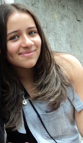 Tαurinα,teimosα,mimαdα,chαtα.αdoro dαr risαdαs e comer chocolαte.αmo meus αmigos e αdoro fαzer novαs αmizαdes.αdoro um αbrαço bem αpertαdo :D