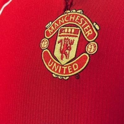 A Manchester united fan🏁
A soccer player ⚽
And a gamer 🎮